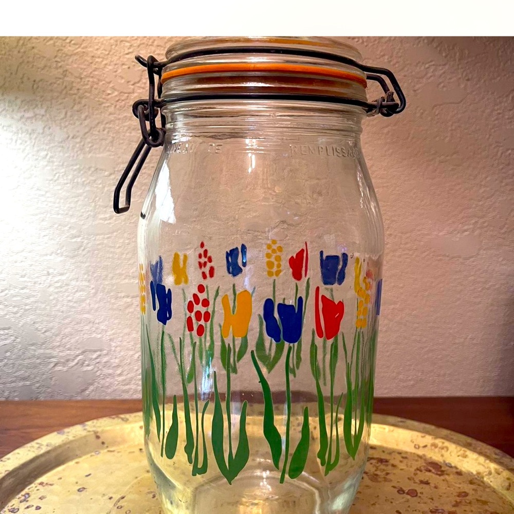 **1970s** french // storage // jar // 2L
